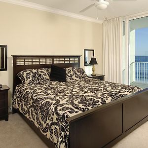 Three-Bedroom Three Bathroom Apartment Sea View